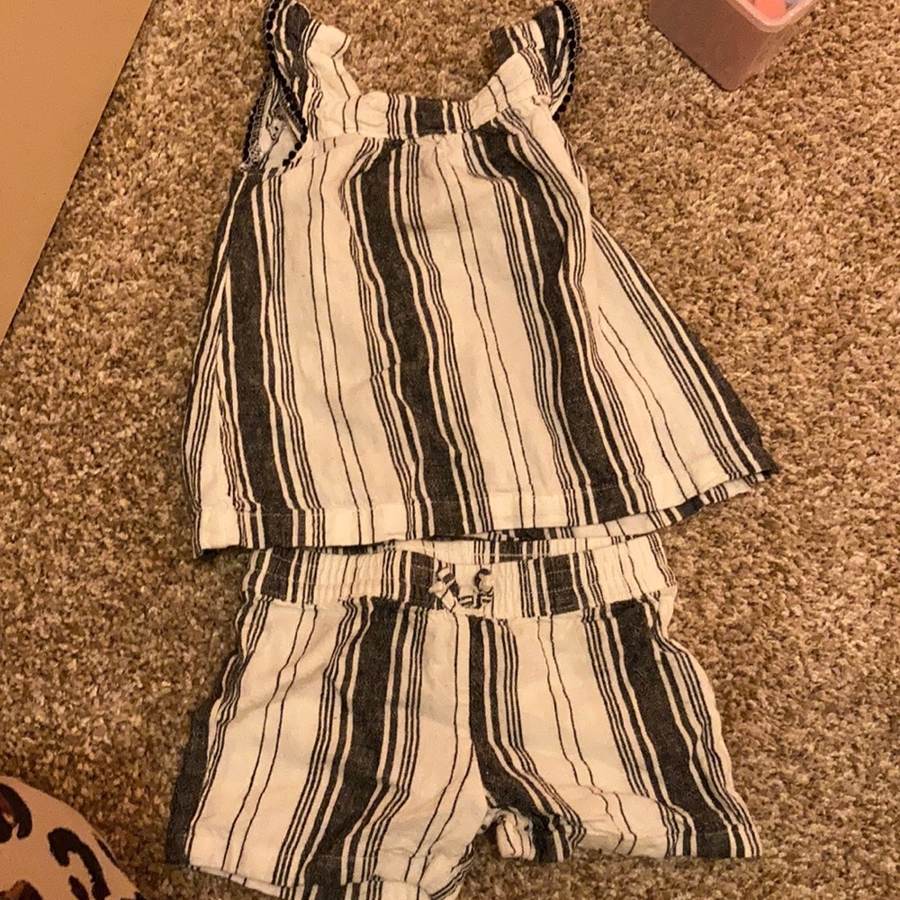Carters 2T pompom short set